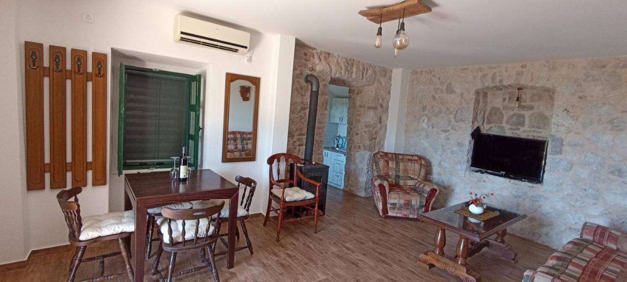 Rustic Stone House Villa Bar Exterior photo